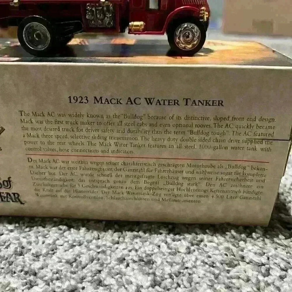 Matchbox Models of Yesteryear YFE11-M 1923 Mack AC Fire Engine Water Tanker MIB - Picture 5 of 10
